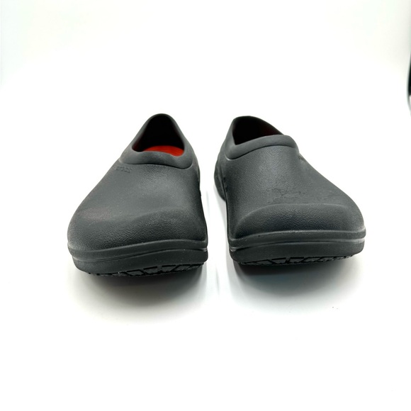 CROCS ON THE CLOCK LITERIDE™ SLIP RESISTANT WORK SLIP-ON size 8 SMALL fit like a - Picture 4 of 8